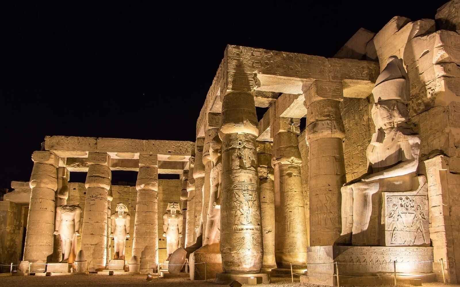Ton- und Lichtshow im Karnak-Tempel in Luxor